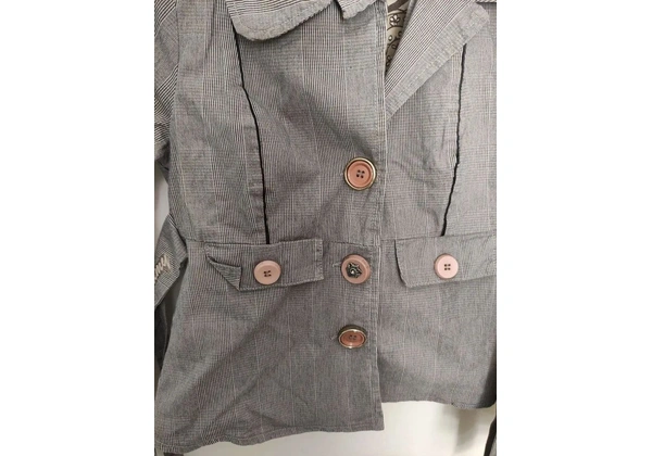 DIMY casaco/ blazer original Tam P (40) 120, 00<br>Altura 56cm<br>Ombro 40cm<br>Largura 46cm<br>