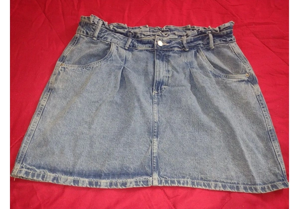 Saia Jeans n. 46. Nova.