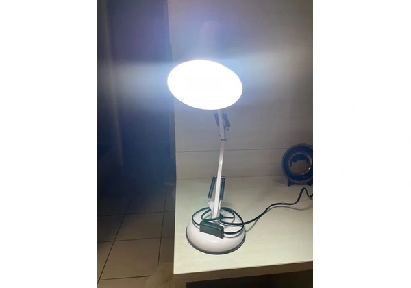 Luminária de Mesa Branca - articulada, Iluminação para Escritório ou Estudo