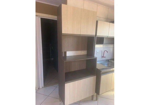 Vendo cozinha com marcas de uso