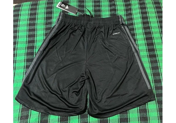 Short Real Madrid preto 23/24