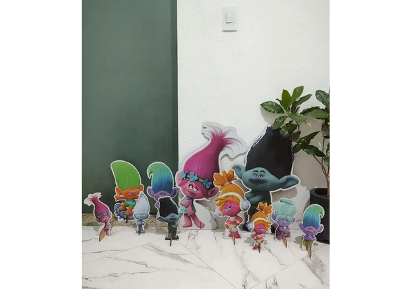Desapego displays sereia Ariel trolls e fundo do mar