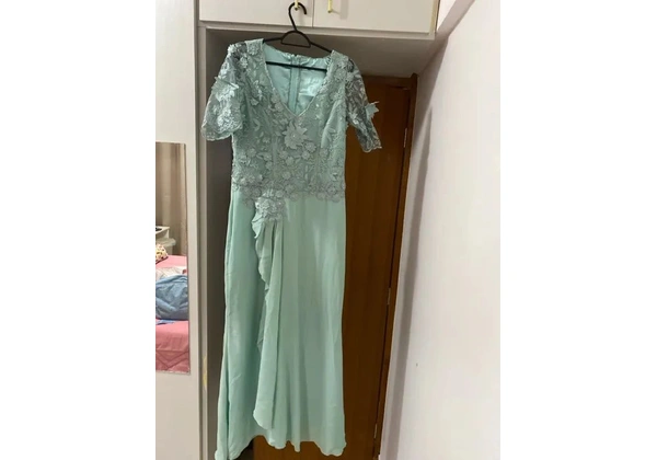 Vestido de renda verde água - Festa casamento