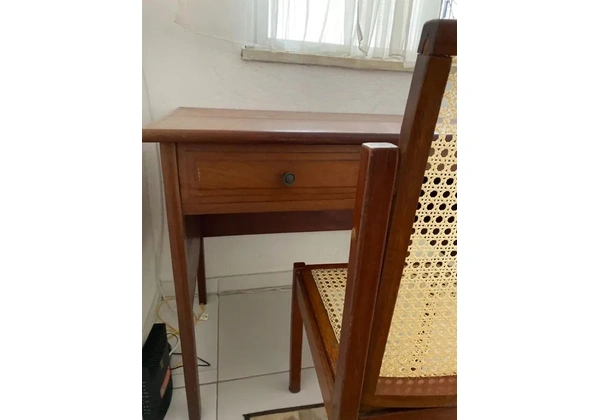 Mesa de Escritório de Madeira Maciça