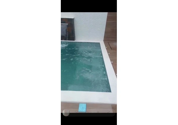 Piscina em de azulejos