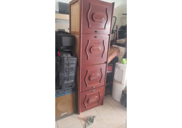 Guarda roupas colonial