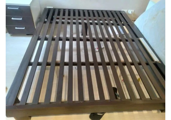 Cama Queen em Madeira Marrom 27 cm x 166 cm x 206 cm