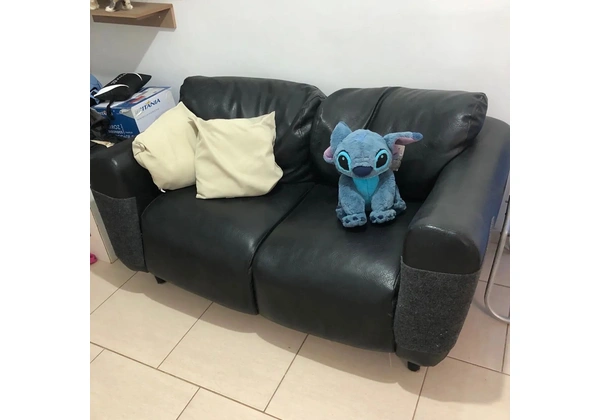 Sofá Couro Dois Lugares