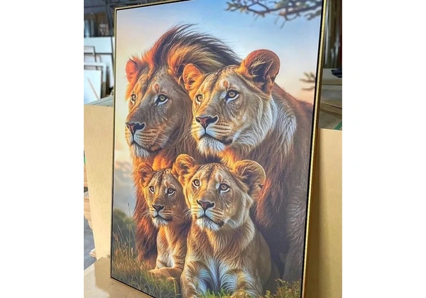 Quadro decorativo família de leões em moldura dourada