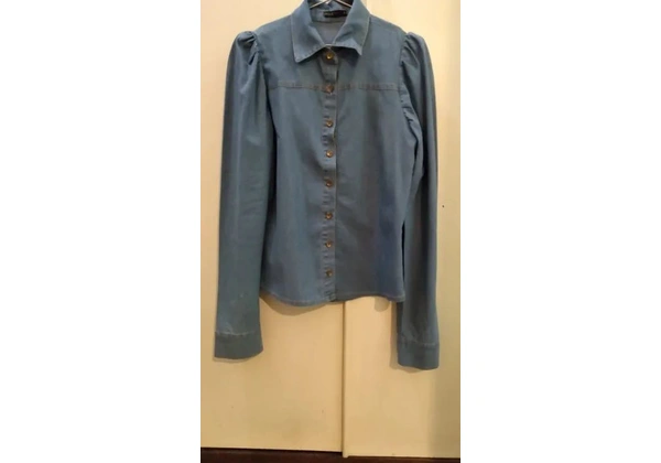 Linda camisa Jeans, nova sem etiqueta.