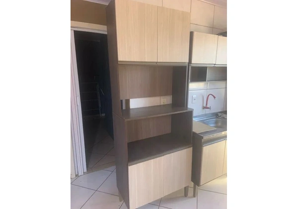 Vendo cozinha com marcas de uso