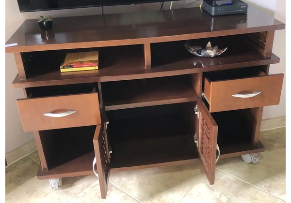 Rack de Tv com 2 gaveta, 2 portas e nichos