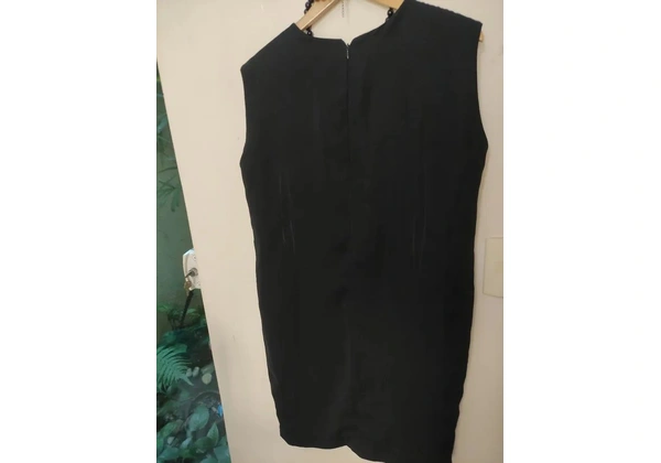Vestido tubinho alfaiataria Tam 48 70, 00<br>Preto <br>Altura 1, 00cm<br>Busto 57cm