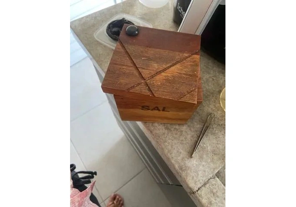 ABAIXEI!!!Vendo esse pote de sal coisa linda!!m