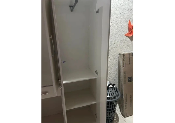 Guarda-roupa médio