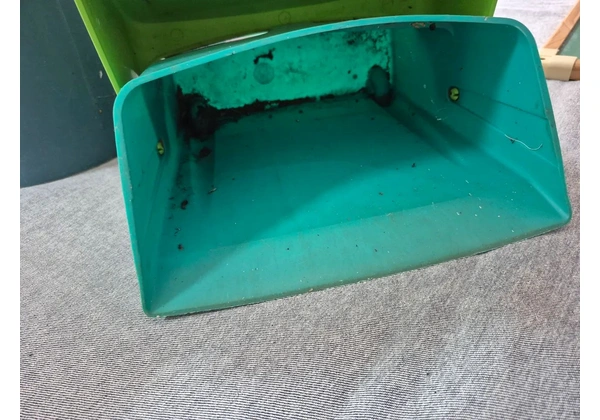 Lixeira mais pá recolhedora, valor 20.00 reais.