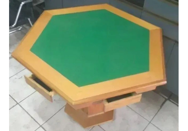 Mesa Jogos Sextavada Seminova 10% Desc. À Vista!