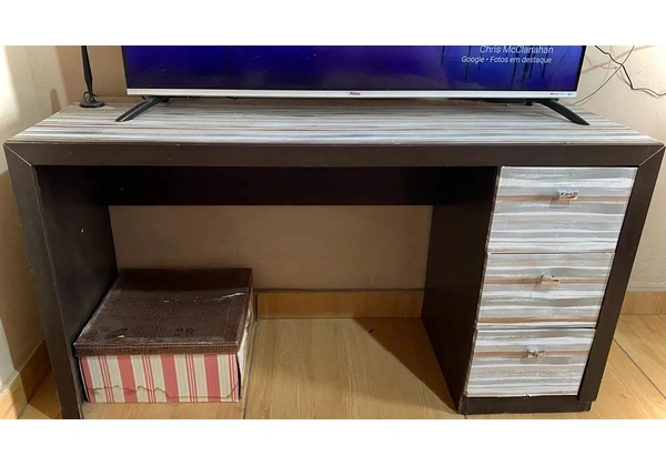 Escrivaninha envelopada
