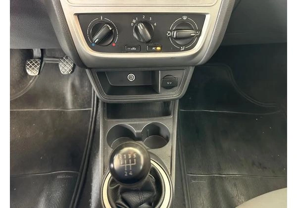 Volkswagen Voyage 1.6 Flex 2015
