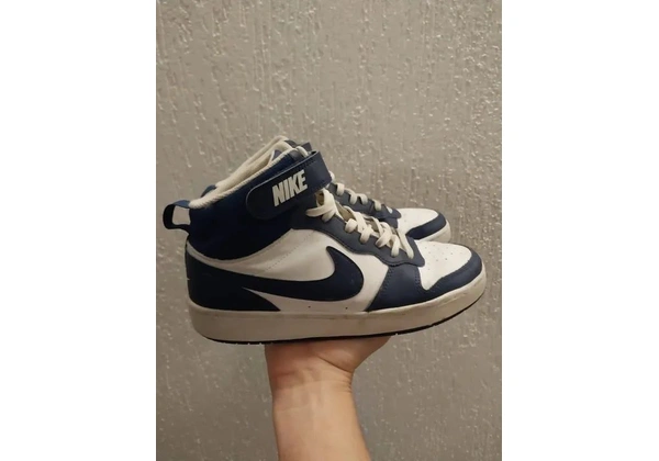 Tênis Nike azul e branco