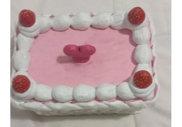 Caixa decorada, bolo fake, feito todo a mão, biscuit.