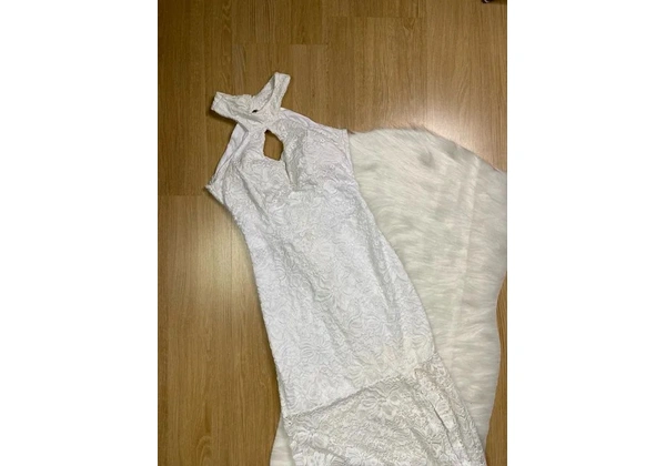 Vestido longo branco de renda