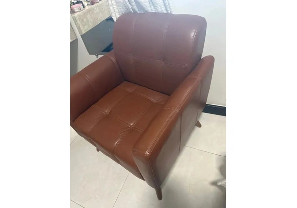 Poltrona de couro legítimo