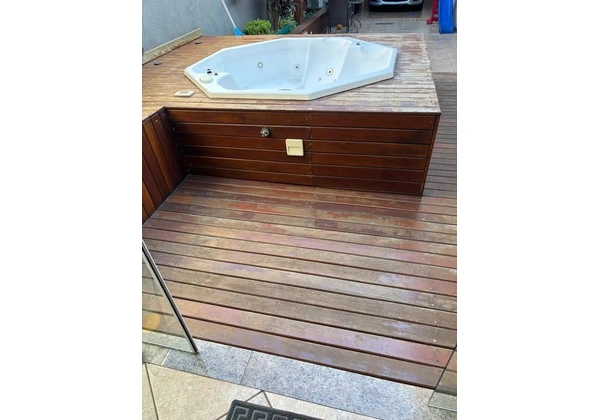 Jacuzzi Área Externa completa com Deck