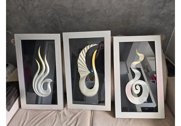 Conjunto de 3 Quadros-escultura Decorativos em MDF e metal com Detalhes em Dourado