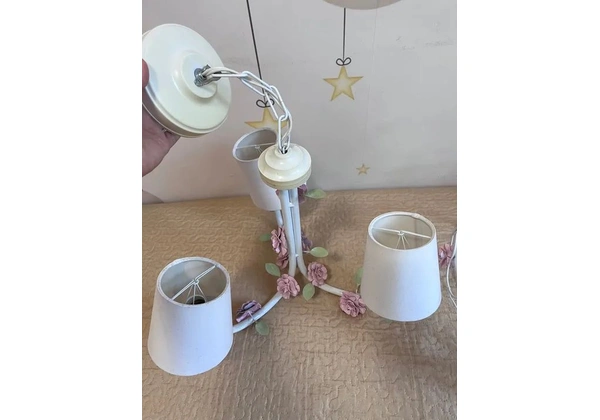 Lustre infantil mais dossel