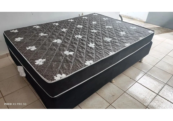 Cama de casal base c/ colchão Entrego
