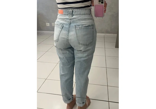 Calça mom cintura alta