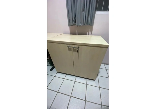 Mesa de escritório + armário 2 portas + gaveteiro Mareli