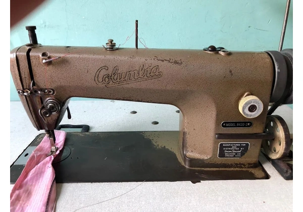 Máquina de custura em ótimo estado.
