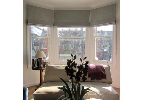Transforme seu ambiente com a elegância e funcionalidade da persiana romana Blackout!