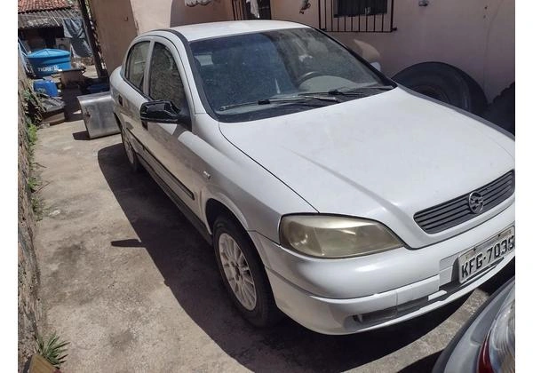 GM Astra 1.8 4 portas