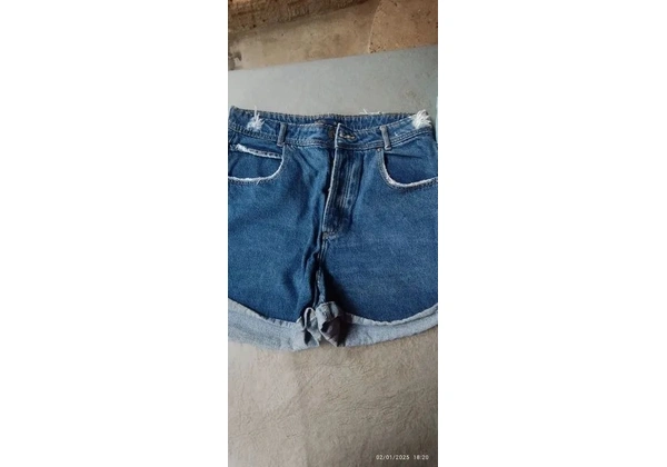 Short Feminino em Ótimo estado.