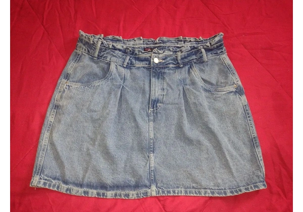 Saia Jeans n. 46. Nova.