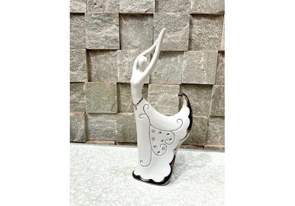 ENFEITE PORCELANA COM DETALHES PRATEADOS. OPORTUNIDADE!