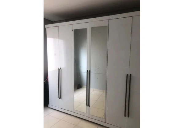 Guarda-Roupa de Casal Branco com Espelhos