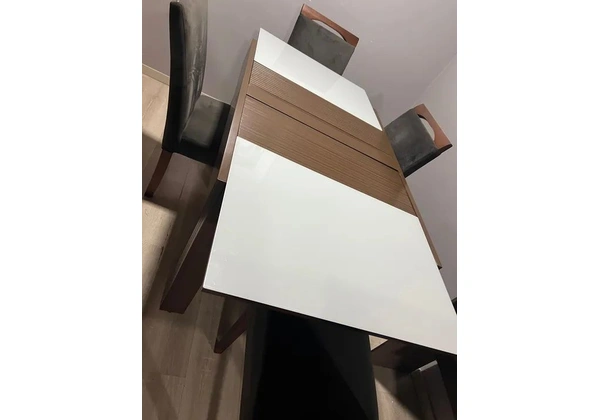 Mesa Extensivel De Jantar Com Vidro E Madeira 4/6 Lugares