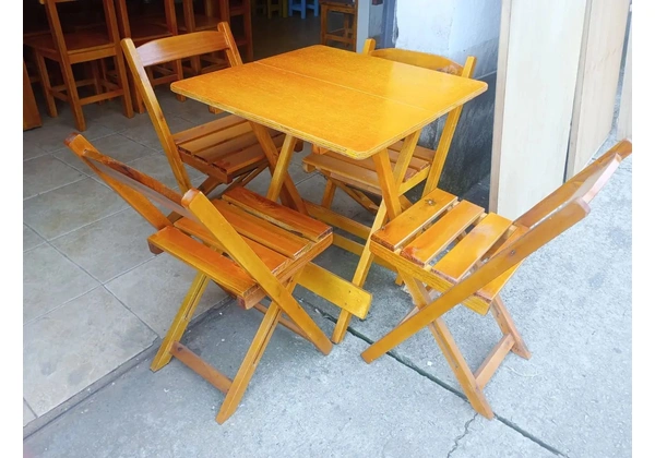 Mesa dobrável 70x70 com 4 cadeiras