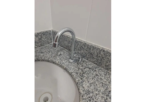 Pia de banheiro, mais cuba e torneira