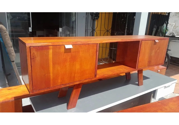 Rack em madeira de CEDRO. Nunca se acaba . Lindo de mais R$ 450.00 zap *09
