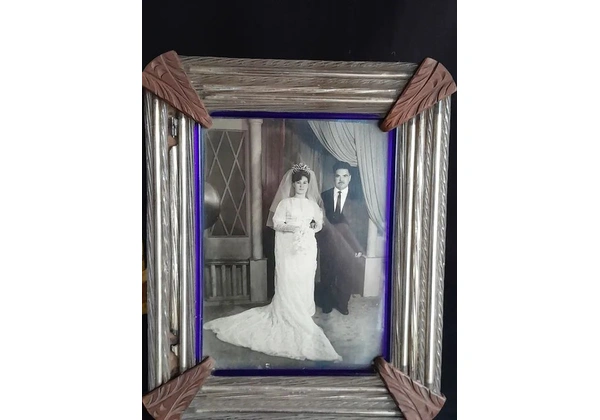 Porta Retrato espelhado antigo com moldura em prata