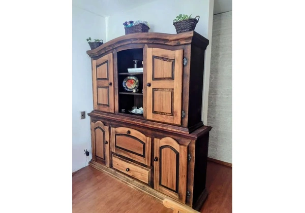 Arca/ buffet em madeira maciça