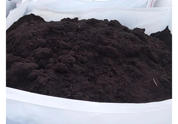 Pacote 20kg de Terra Vegetal Adubada, para Hortas e Canteiros Terra Preta