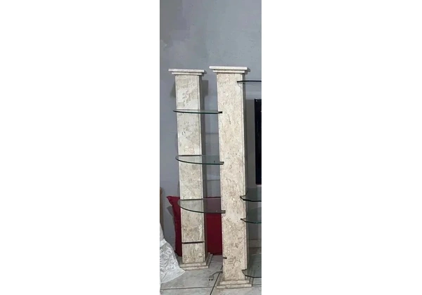 Estante de mármore com vidros