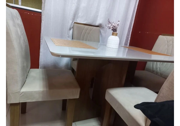Mesa de jantar linda nova