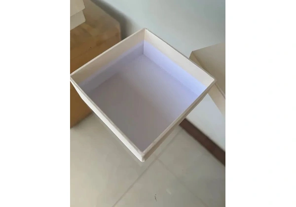 Caixa em cartonagem rígida 10x10x4